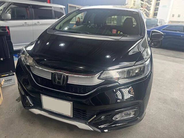 フィット　フロントフェンダー　鈑金塗装　安心　安全　守口　　