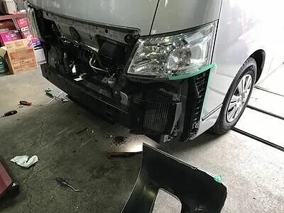 キャラバン　鈑金塗装　バンパー交換　守口　門真　寝屋川　