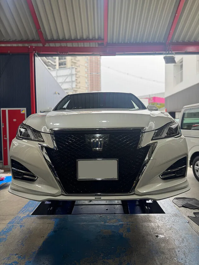 クラウン　リアスポイラー交換　安心　安全　守口　門真　寝屋川　