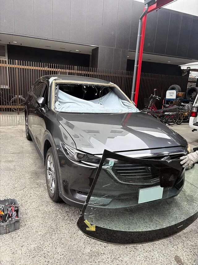 アクセラ　フロントガラス交換　守口市　門真市　寝屋川市