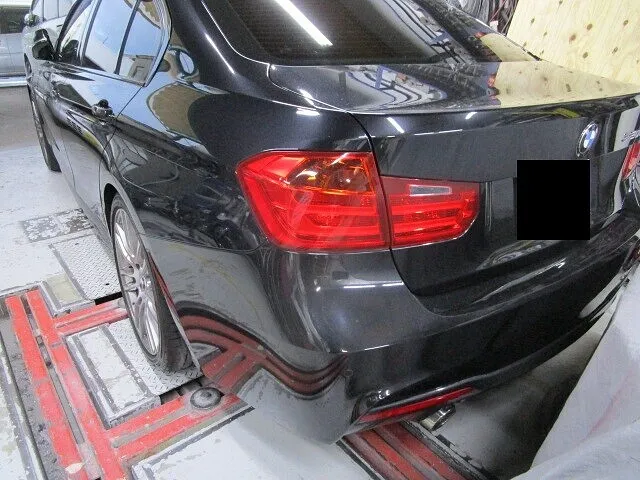 東大阪市　BMW F30　左側面板金塗装