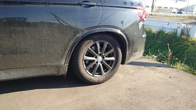 札幌市　白石区　BMW X5 エアサス修理