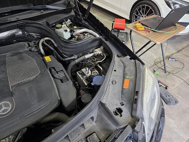 札幌市　ベンツX204/GLK　ESPコントロールユニット交換