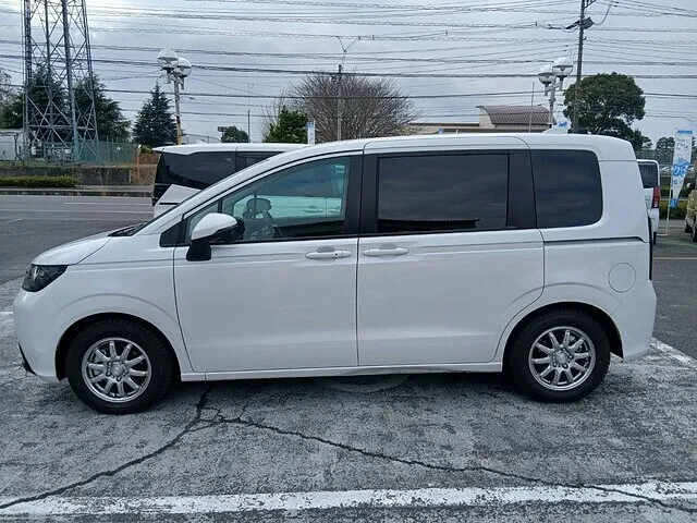 ひたちなか市/左フロントドア/鈑金塗装/ホンダ　フリード