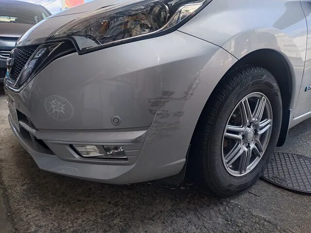 益田市　板金塗装　ノート　フロントバンパー