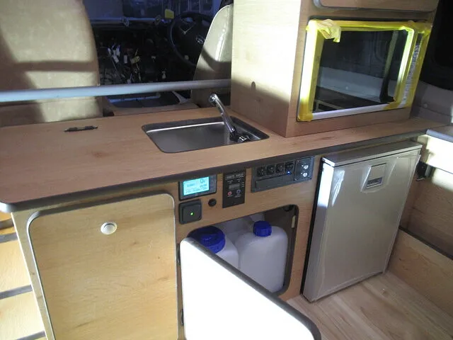 キャンピングカーカスタム事例　