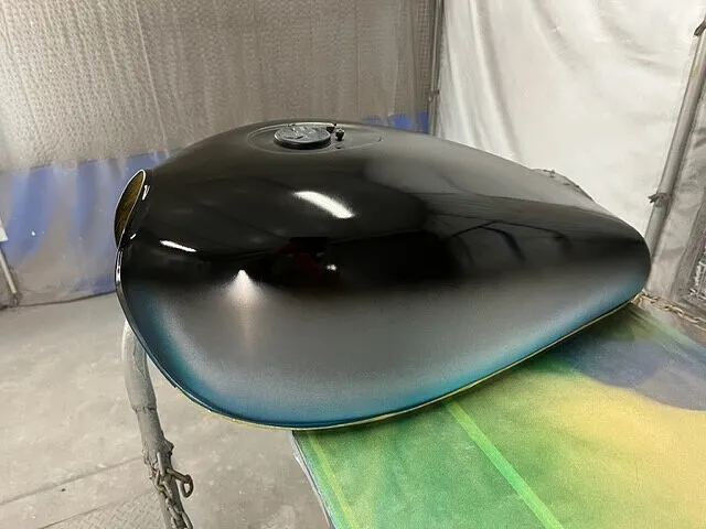 宮崎市バイク塗装　カワサキゼファー１１００　（塗装編１）