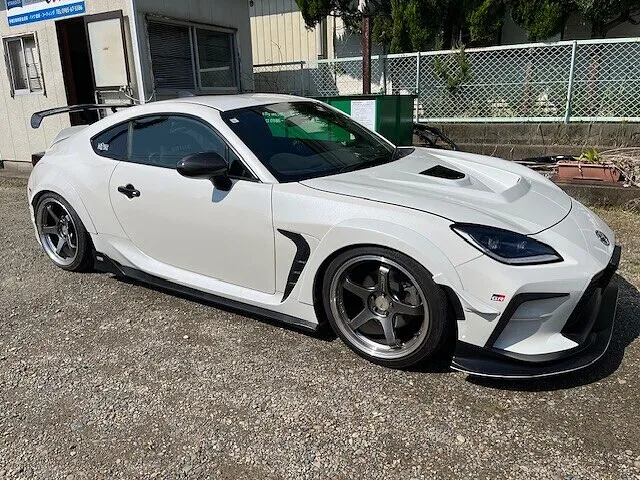 国富町　板金塗装　トヨタGR86　スポイラー塗装