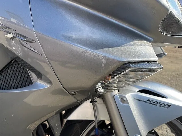 宮崎市バイク塗装　ホンダVFR800　キズ修理