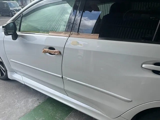 宮崎市　板金塗装　スバルレヴォーグ　ドア修理