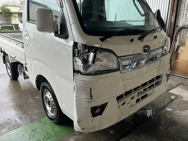 宮崎市　板金塗装　スバルサンバー　フロント修理