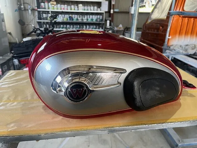 広島県　カワサキW650タンク　W3仕様