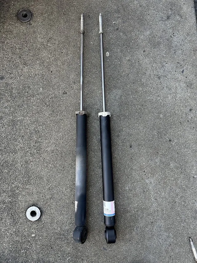 【整備】ダイハツ タント（L375Sリアショックアブソーバー交換