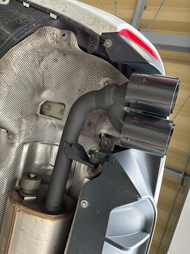 BMW M5 ４本出しマフラーエンド　取り付け　長野県北佐久郡　