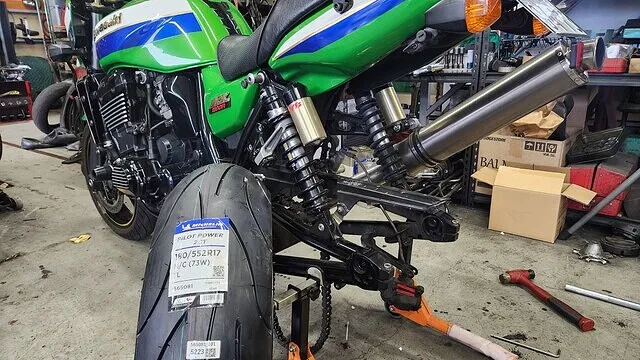 Kawasaki zrx1200 タイヤ交換