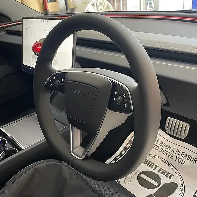 横浜市　テスラ モデル3 ハイランド　TBR製 ヨークステアリング　販売・取付｜カスタム