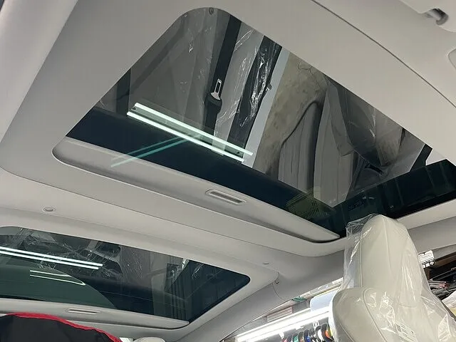 東京都 テスラ モデル3ハイランド ルーフサンシェード取付