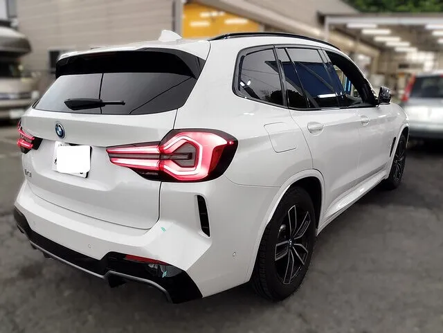 「横浜市都筑区｜BMW X3リヤバンパーちぎれ・割れ修理｜輸入車も板金対応可能」「“HPを見て決めました”｜実際のお客様からのご入庫事例をご紹介（板金塗装修理）」