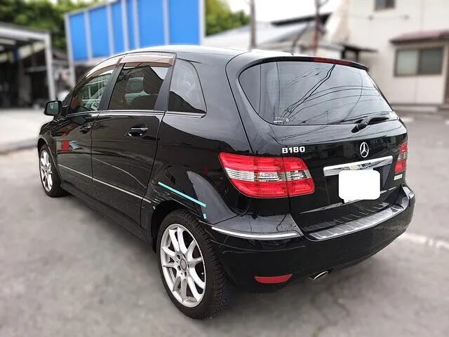 輸入車の小さなキズ・凹みも交換せず板金対応｜ベンツBクラス 左側面修理事例【横浜・都筑区】実費OK
