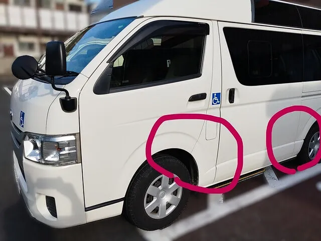 横浜市都筑区｜福祉車両・ハイエースバン・ハイルーフ左側面板金塗装修理｜Frドア〜クオーターまで全整形対応の大面積修理例