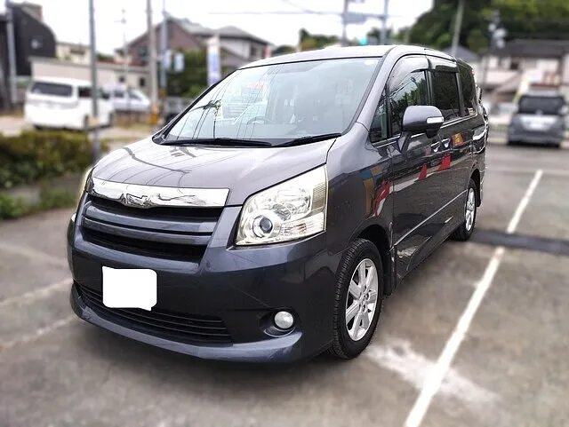 ノア ZRR70 ルーフ再塗装事例｜⭐️Google★5評価・劣化した塗膜を“新車並みに”復元しました【横浜市都筑区】