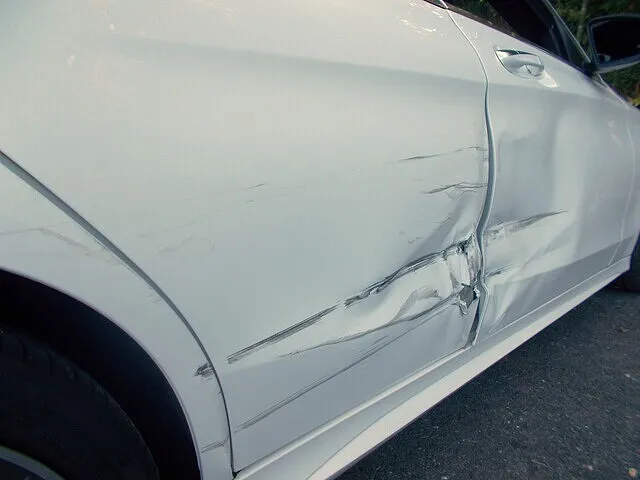 ⭐ベンツCクラスのドア交換・センターピラー交換｜横浜市でディーラー見積りに悩む方へ“同等品質の正規修理”‼️