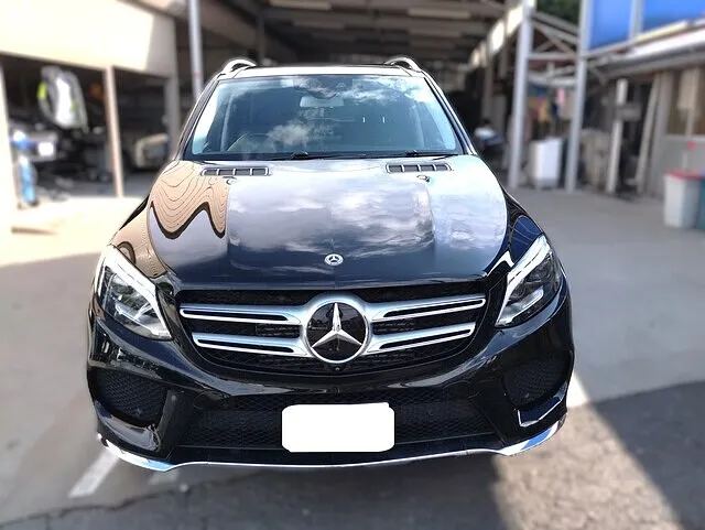 ⭐️Google★5評価・ベンツGLEフロントバンパー修理事例｜交換判断を板金塗装で復元し、費用は半額に‼️