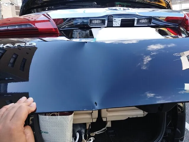 ⭐️アルファード30系・板金修理事例｜リアゲート交換＋エンドパネル修正＆代車特約でエグゼクティブラウンジをランクアップ提供‼️