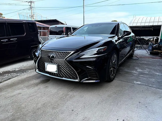 大分県宇佐市　レクサスLS500　フロントバンパー下側傷修理塗装