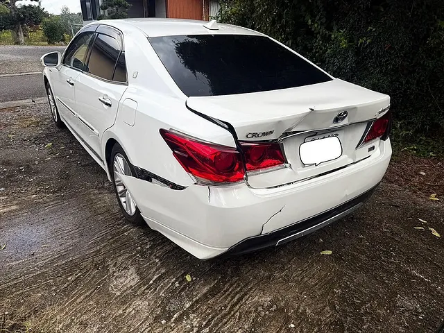 大分県宇佐市　トヨタクラウン　リア　鈑金塗装修理