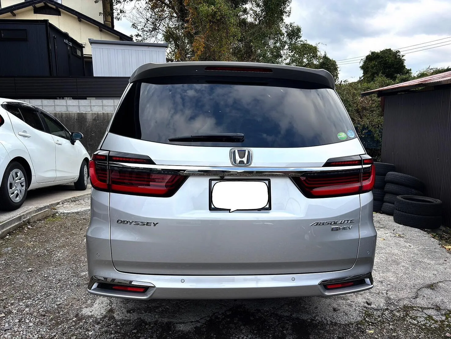 大分県宇佐市　ホンダ　オッデセイバックドアとリアバンパー交換修理