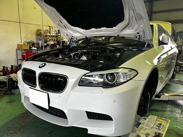 エアコンコンプレッサー交換 BMW M5 F10 │本庄市 車修理