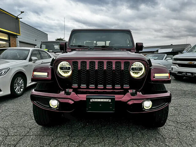 長野県　Jeep グラディエーター オーバーランド ハイアルティチュード　自社輸入　販売事例　国内改善・社外トノカバー取付｜車販売