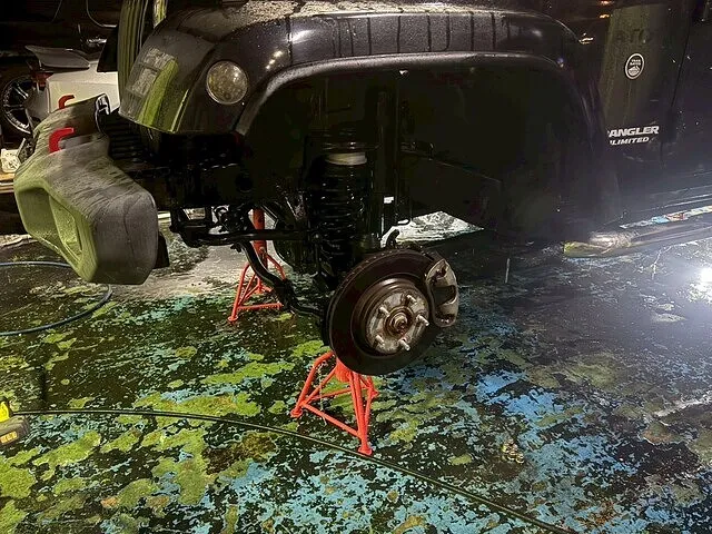 JK ラングラー　車検整備　タイヤ交換・ブレーキフルード交換・オイルフィルター交換│東京都品川区　整備