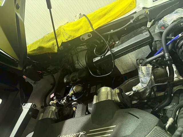 埼玉県　車両販売　ランボルギーニ アヴェンタドール　納車前整備・リアモニター取付など