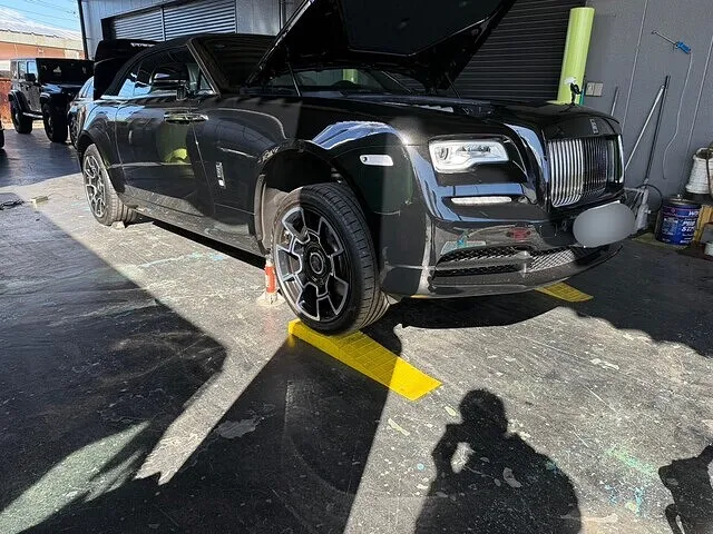 埼玉県　車両販売　ロールスロイス　納車前整備・エンジンオイル交換