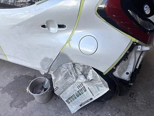 アクア　左リヤ板金塗装