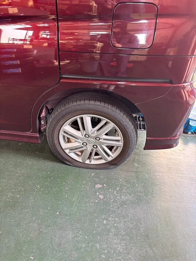 姫路市　車修理　ソリオ　タイヤパンク修理・オイル交換