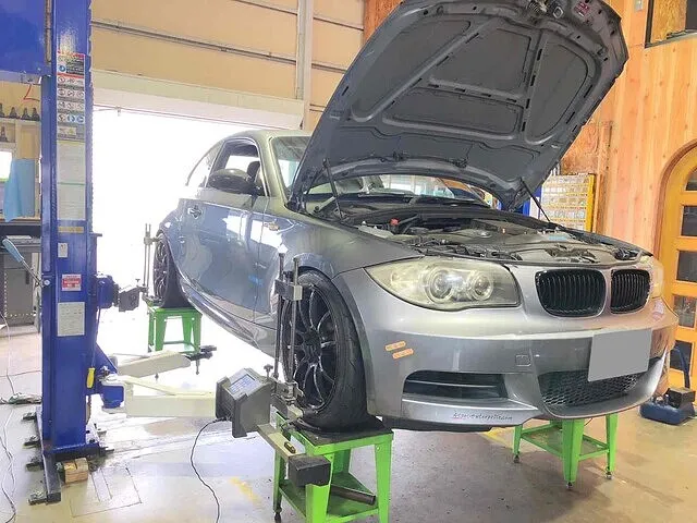 富山市　アライメント調整　BMW1シリーズ