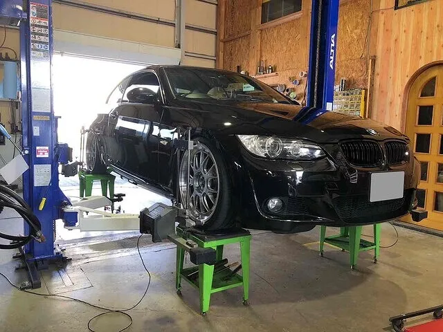富山市　アライメント調整　BMW E92