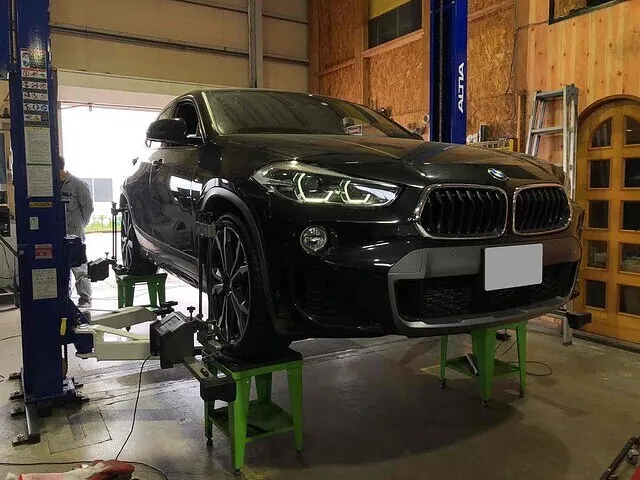 富山市　アライメント調整　BMW X2