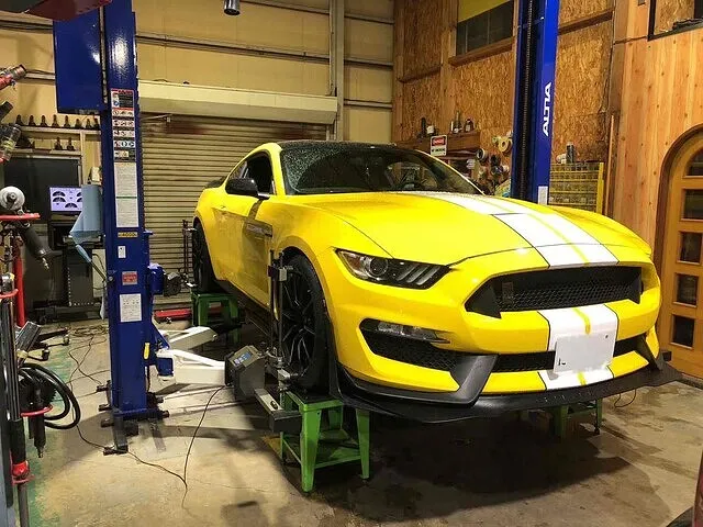富山市　アライメント調整　GT350 マスタング