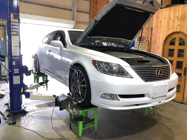 富山市　アライメント調整　レクサスLS600h