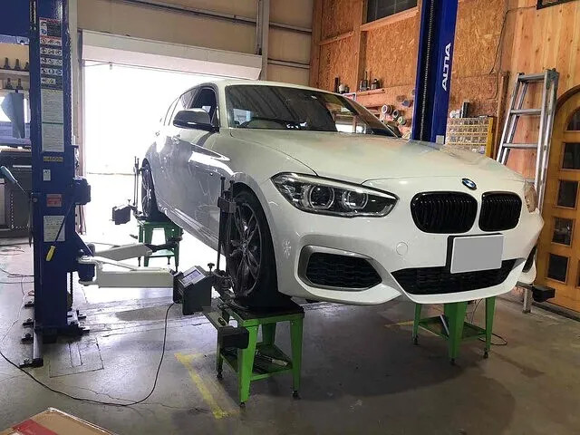 富山市　アライメント調整　BMW１シリーズ
