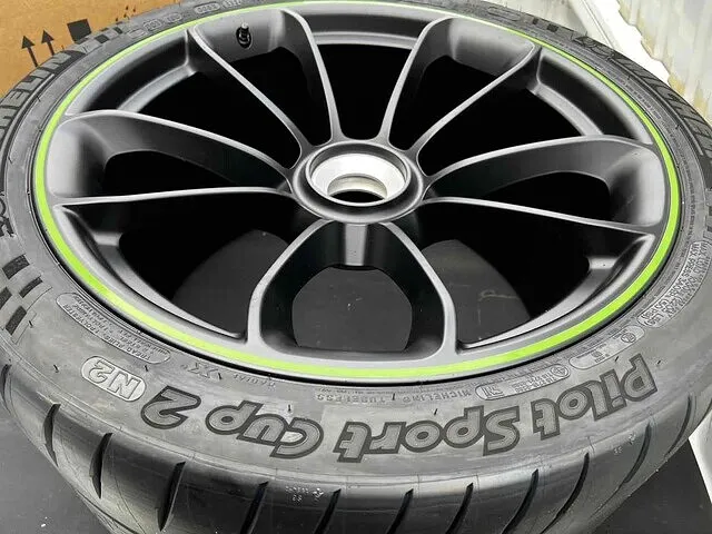 富山市　タイヤ組み替え　ポルシェGT3RS