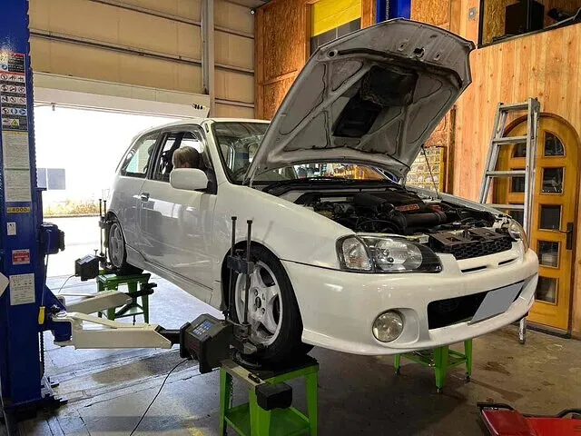 富山市　アライメント調整　スターレット