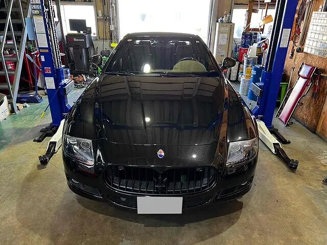 富山市　タイヤ組み替えバランス　マセラティ クワトロポルテ