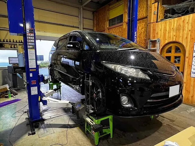 富山市　アライメント調整　エスティマ