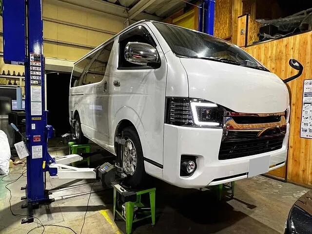 富山市　アライメント調整　ハイエース