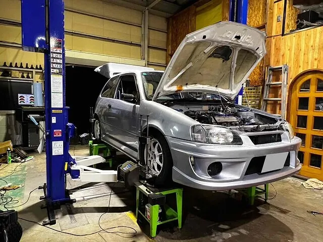 富山市　アライメント調整　スターレット